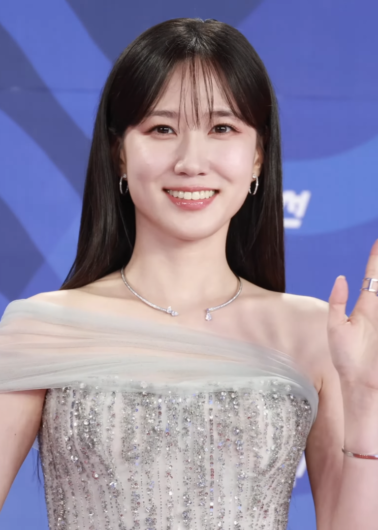 Park Eun-bin at the Blue Dragon Series Awards red carpet