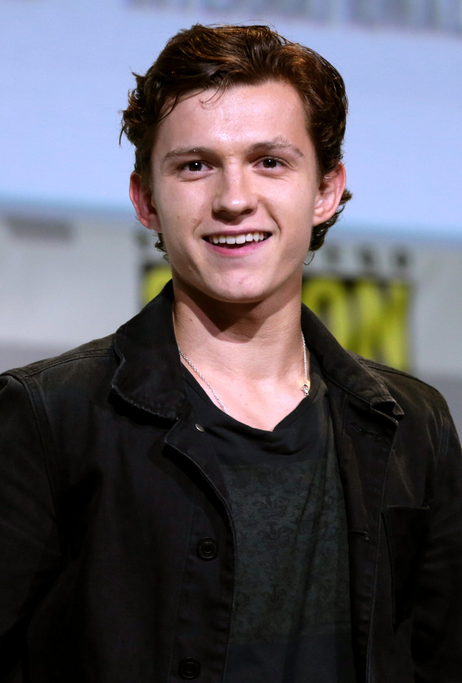 Tom Holland speaking at a fan convention panel