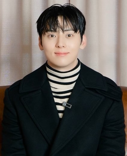 Singer and actor Hwang Minhyun