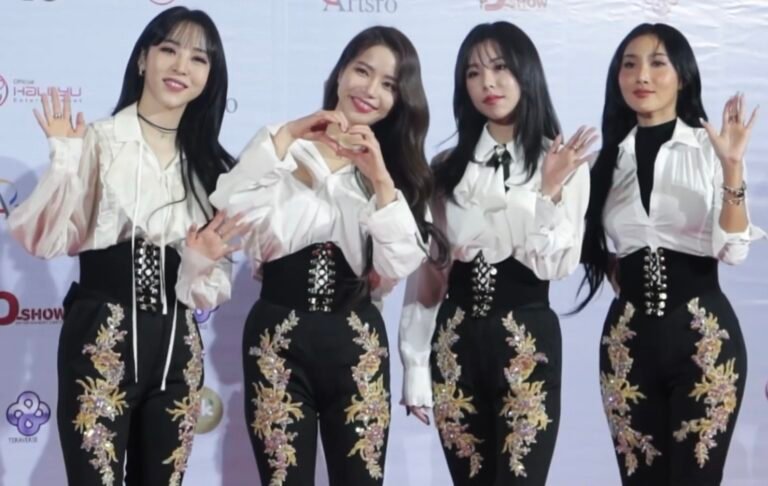 K-pop group MAMAMOO performing live