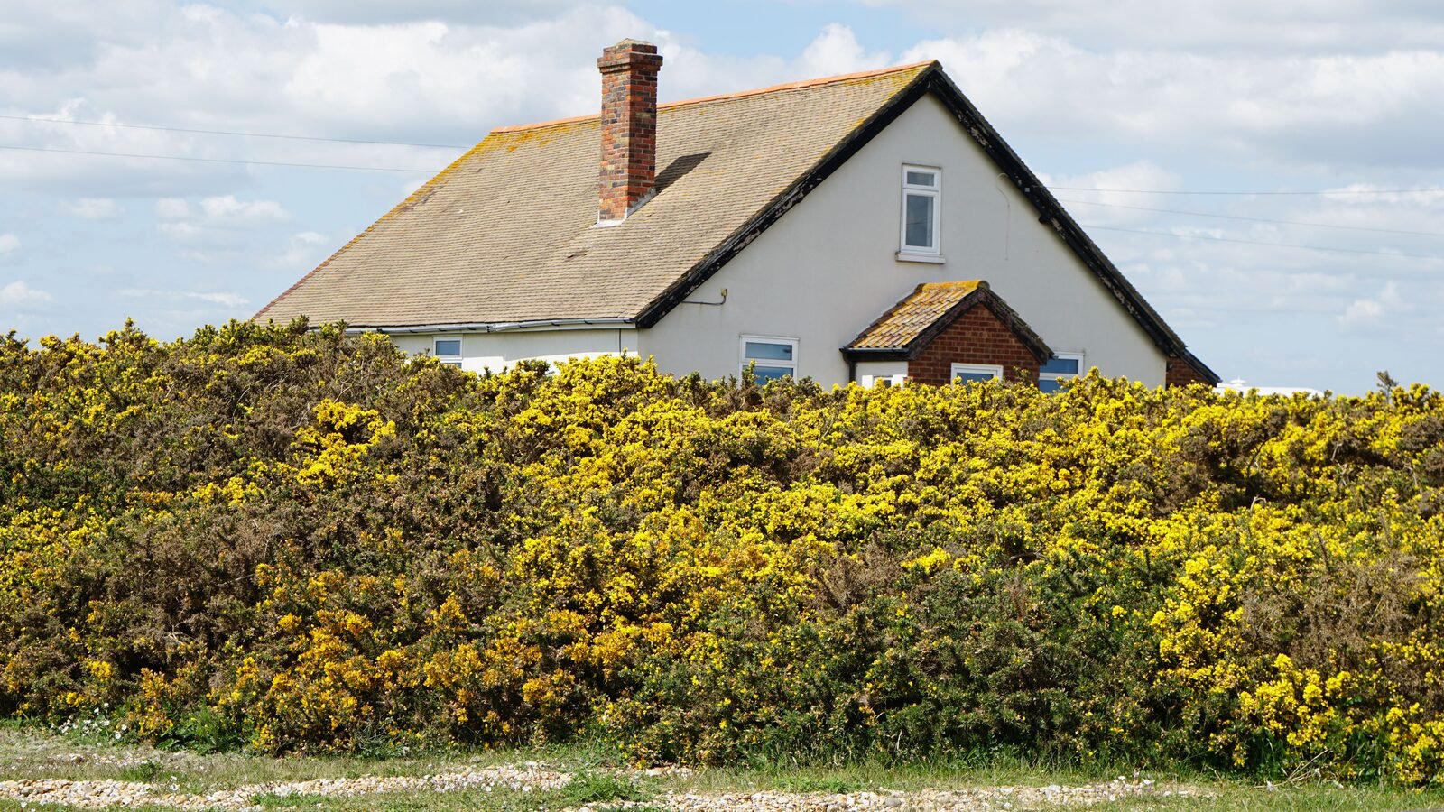 Illustrative countryside house exterior, not Barry Keoghan's actual residence