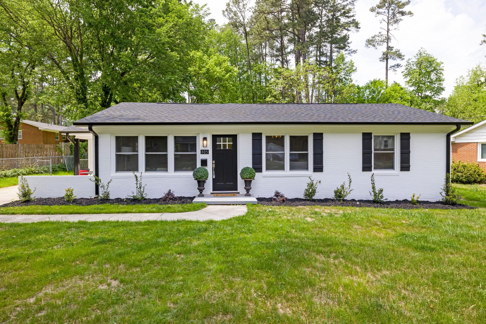 Illustrative ranch-style house exterior, not Glen Powell's actual residence