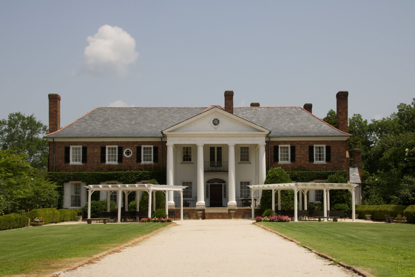 Illustrative luxury mansion exterior, not Sam Rockwell's actual residence