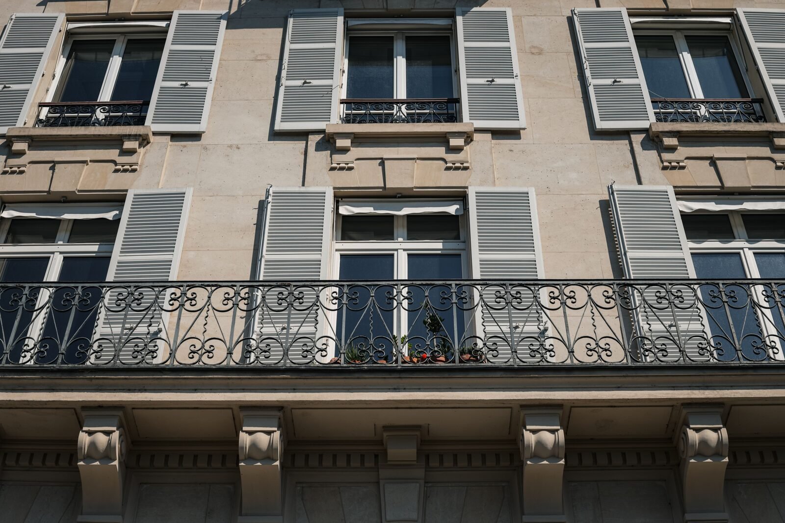 Illustrative Parisian apartment exterior, not Lily-Rose Depp's actual residence