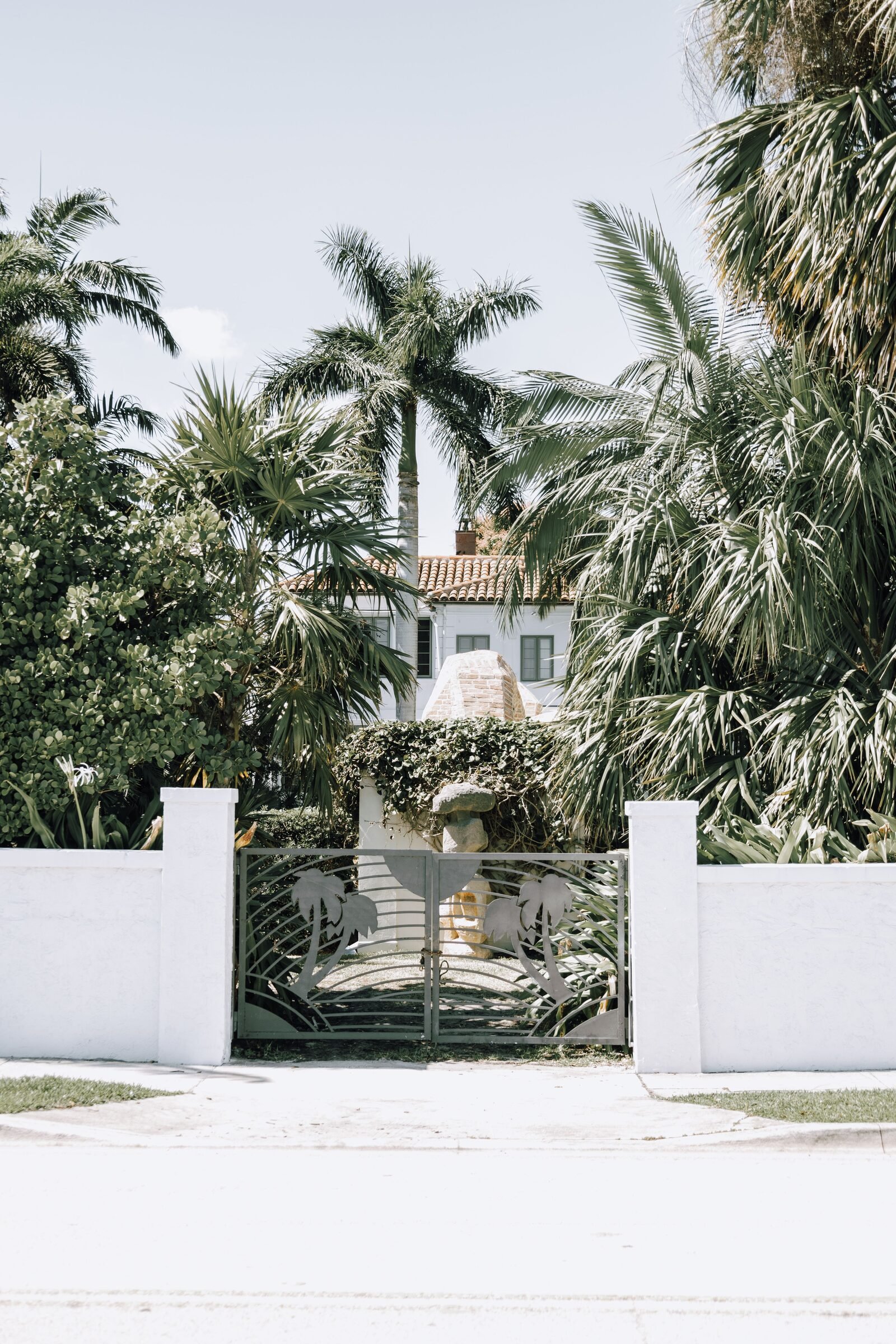 Illustrative Spanish-style villa exterior, not Ariana Grande's actual residence